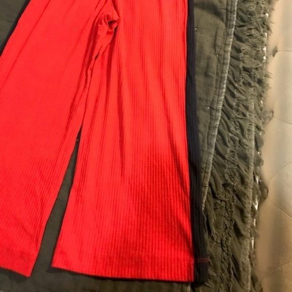 Cropped Ribbed Culottes in Red - Picture 5 of 8